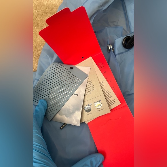 HUNTER - Hooded Waterproof Jacket
NWT/NEW Size XS - Picture 14 of 16